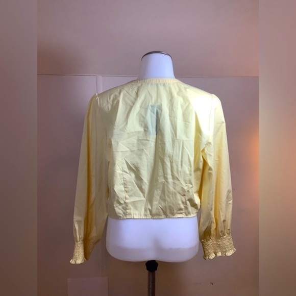 NWT Medium Abercrombie and Fitch V Neck mid sleeve tie blouse - Picture 3 of 8